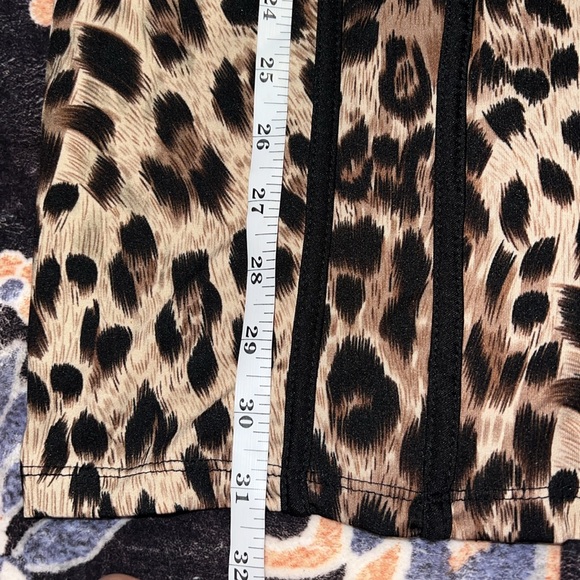Leopard print Bodycon mini dress with flare sleeves size medium NWT - Picture 3 of 5